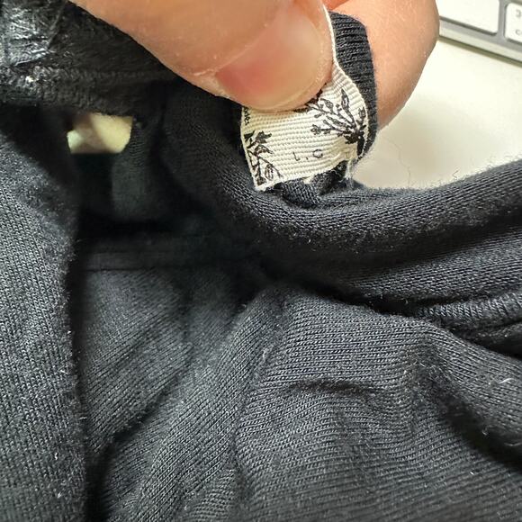 Intimately Free People Cap Sleeve Bodysuit Womens Size Large Black V-Neck - Picture 7 of 7